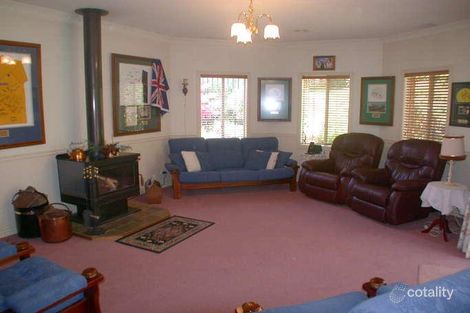 Property photo of 94 Montbrae Circuit Narre Warren North VIC 3804