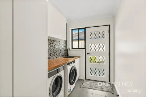 Property photo of 11 Gardenia Crescent Bomaderry NSW 2541