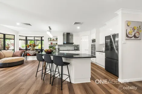 Property photo of 11 Gardenia Crescent Bomaderry NSW 2541