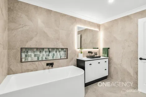 Property photo of 11 Gardenia Crescent Bomaderry NSW 2541