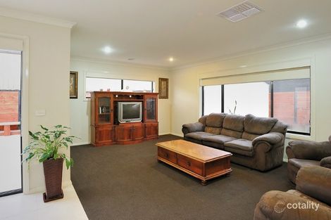 Property photo of 7 Kensington Square Drouin VIC 3818