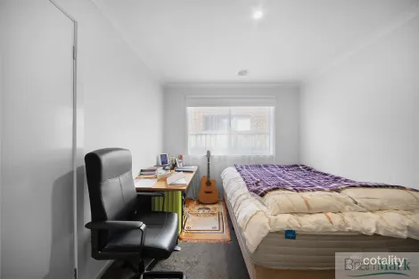 Property photo of 24 Hiskey Crescent Werribee VIC 3030