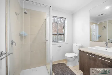 Property photo of 24 Hiskey Crescent Werribee VIC 3030