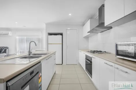 Property photo of 24 Hiskey Crescent Werribee VIC 3030