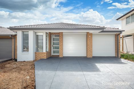 18 FRAGRANT CRES, DIGGERS REST, VIC 3427