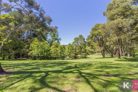 4 Downey Rd, Dewhurst, VIC 3808