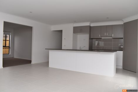 Property photo of 36 Denbigh Loop Mickleham VIC 3064