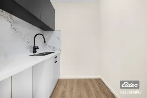 Property photo of 27 Wildlife Circuit Fraser Rise VIC 3336