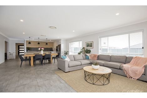 Property photo of 9 Gabriella Way Hillvue NSW 2340