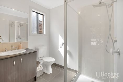 Property photo of 19 Wakefields Drive Brookfield VIC 3338