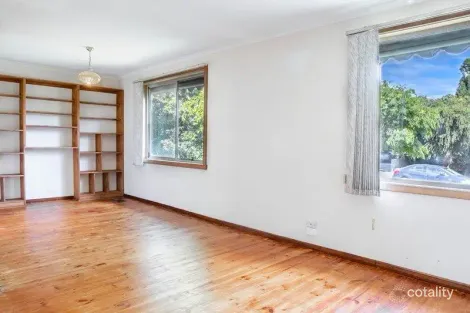 Property photo of 10 Hawdon Drive Cranbourne VIC 3977