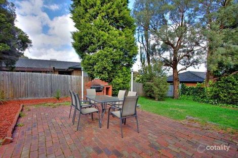 Property photo of 13 Hughes Close Endeavour Hills VIC 3802