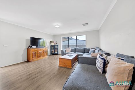 Property photo of 5 Honeyblossom Street Manor Lakes VIC 3024