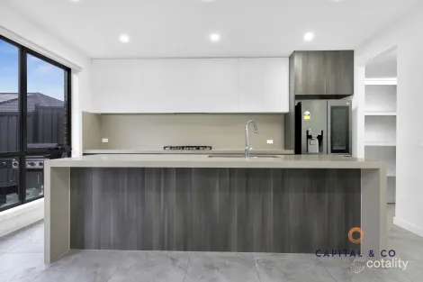 Property photo of 39 Adansonia Circuit Mickleham VIC 3064