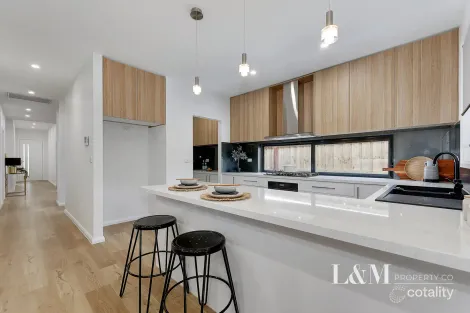Property photo of 8 Torrance Street Mickleham VIC 3064