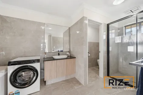 Property photo of 8 Raphoe Loop Bullsbrook WA 6084