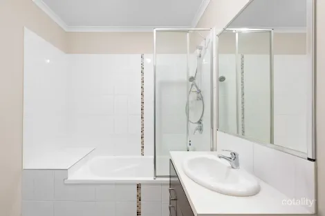 Property photo of 10/9 Cockatoo Drive New Auckland QLD 4680