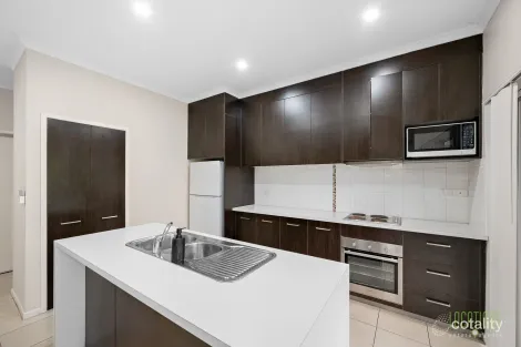 Property photo of 10/9 Cockatoo Drive New Auckland QLD 4680