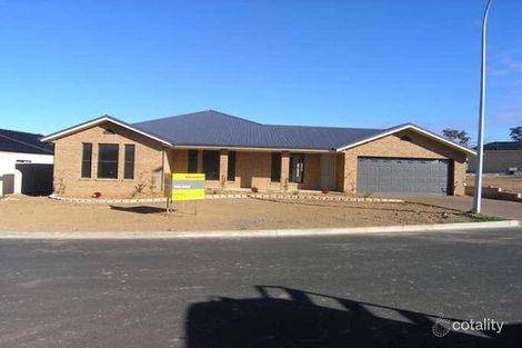 Property photo of 17 Botanic Way Orange NSW 2800