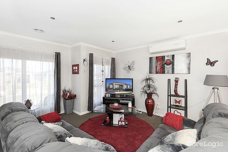 Property photo of 2/42 Fieldstone Way Brookfield VIC 3338