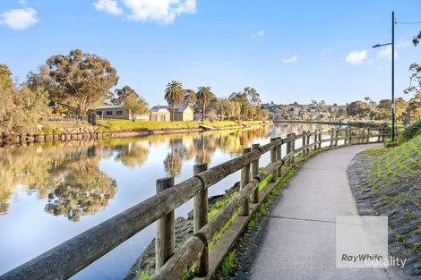 Property photo of 2/10 Anglers Way Maribyrnong VIC 3032