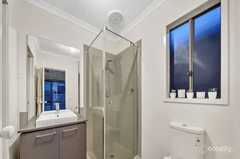 Property photo of 20 Fleuve Rise Clyde North VIC 3978