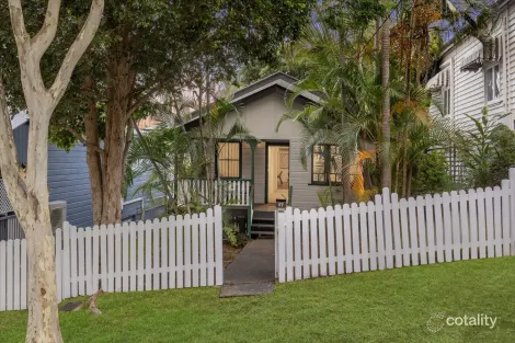 Property photo of 27 Bramble Terrace Red Hill QLD 4059