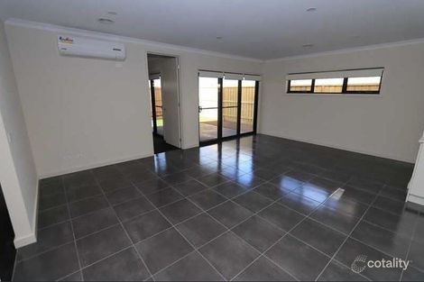 Property photo of 21 Fairwater Drive Point Cook VIC 3030