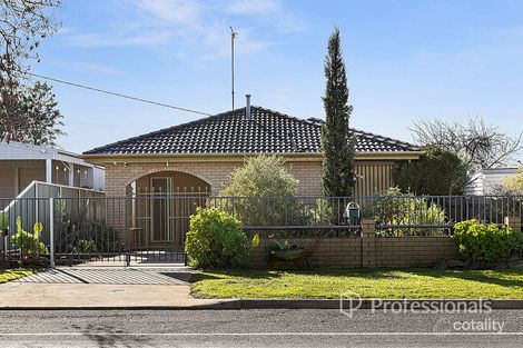 8 DUNDAS RD, MARYBOROUGH, VIC 3465