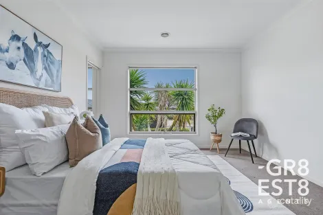 Property photo of 10 Verve Circuit Cranbourne West VIC 3977