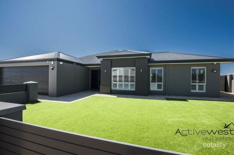 2 Shamrock St, Wandina, WA 6530