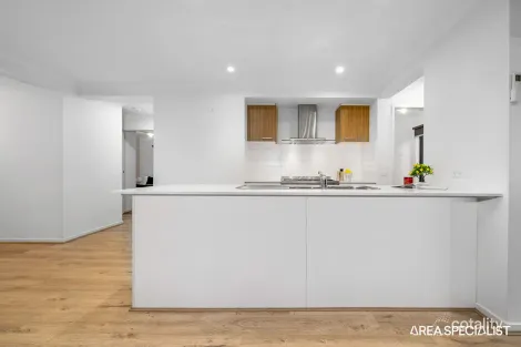 Property photo of 8 Carisbrooke Way Clyde North VIC 3978