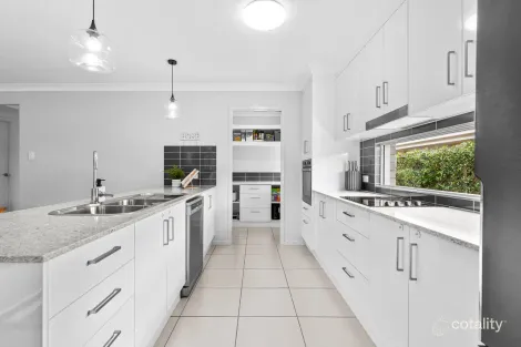 Property photo of 7 Cencig Birkdale QLD 4159