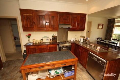 Property photo of 40 Louise Court Haddon VIC 3351