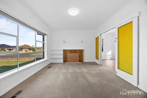 Property photo of 27 Oak Street Wendouree VIC 3355