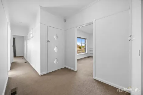 Property photo of 27 Oak Street Wendouree VIC 3355