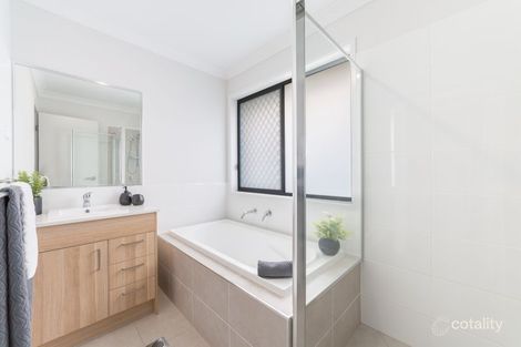 Property photo of 28 Wright Crescent Flinders View QLD 4305