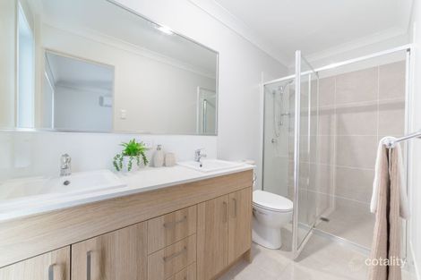 Property photo of 28 Wright Crescent Flinders View QLD 4305