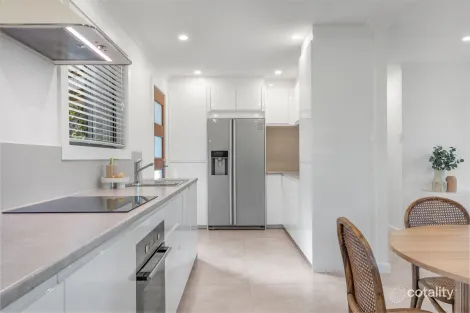 Property photo of 2 Coombe Avenue Hope Island QLD 4212