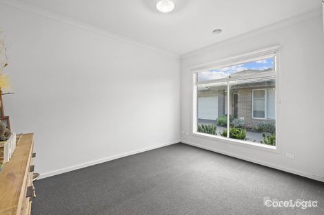 Property photo of 6 Allusive Walk Narre Warren VIC 3805