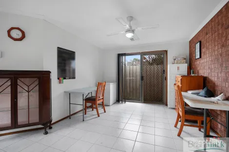 Property photo of 2/64 Cottrell Street Werribee VIC 3030