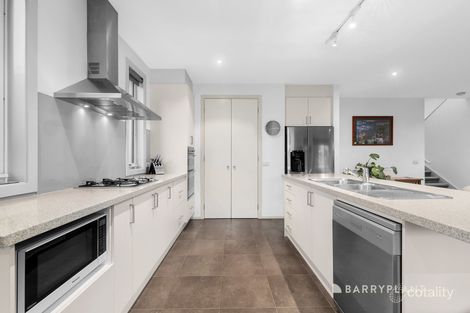 Property photo of 52 Crestwood Avenue Macleod VIC 3085