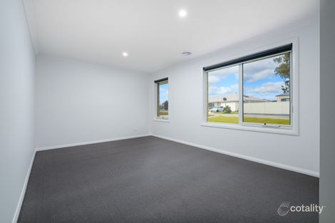 Property photo of 12 Ashburton Circuit West Wodonga VIC 3690