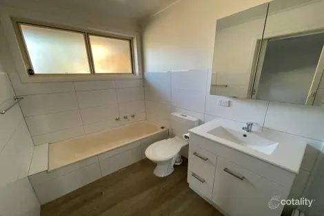 Property photo of 2/4 Skipton Court Wodonga VIC 3690