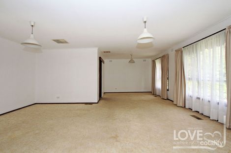 Property photo of 2 Redcraze Rise Mill Park VIC 3082
