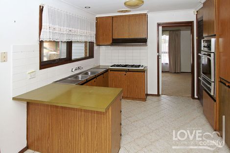 Property photo of 2 Redcraze Rise Mill Park VIC 3082
