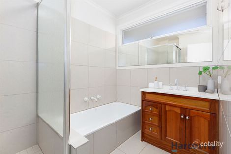 Property photo of 20 Lowen Road Glen Waverley VIC 3150
