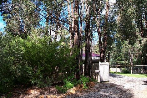 1 Breckler Dr, Mundaring, WA 6073