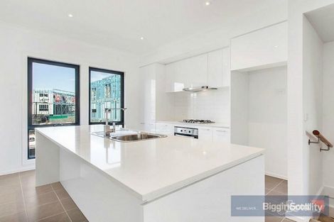 Property photo of 33 Ulmara Parkway Maidstone VIC 3012