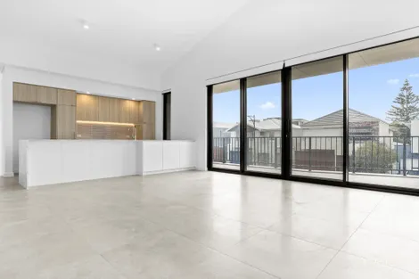 1/1 Enderby Cl, North Coogee, WA 6163